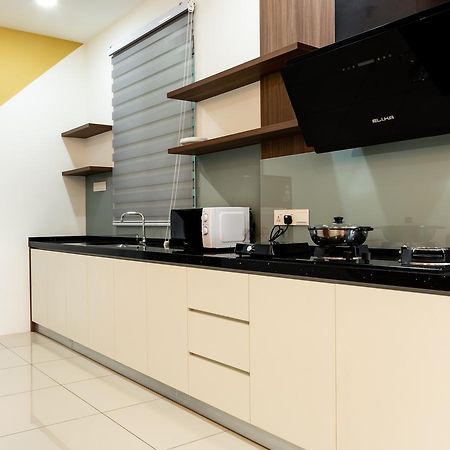 Southwest Island Suite By D Imperio Homestay 峇六拜 外观 照片