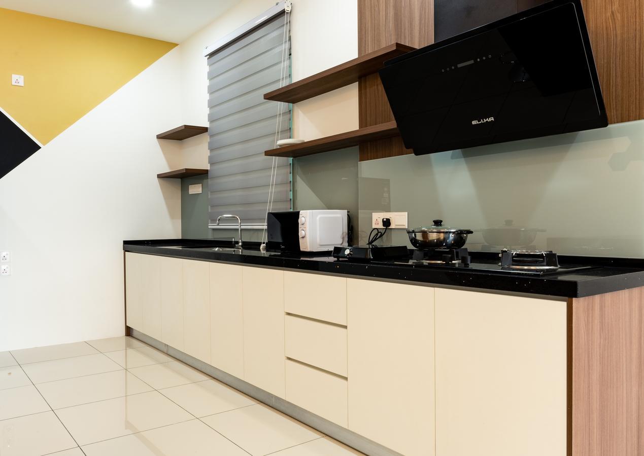 Southwest Island Suite By D Imperio Homestay 峇六拜 外观 照片